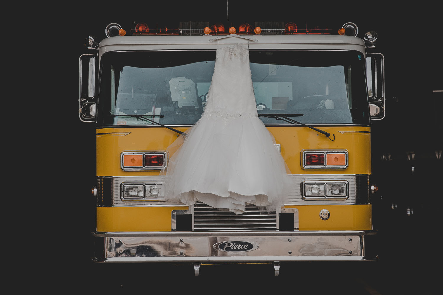 🌧️ Why Rainy Day Wedding Photos Can Be Even More Romantic