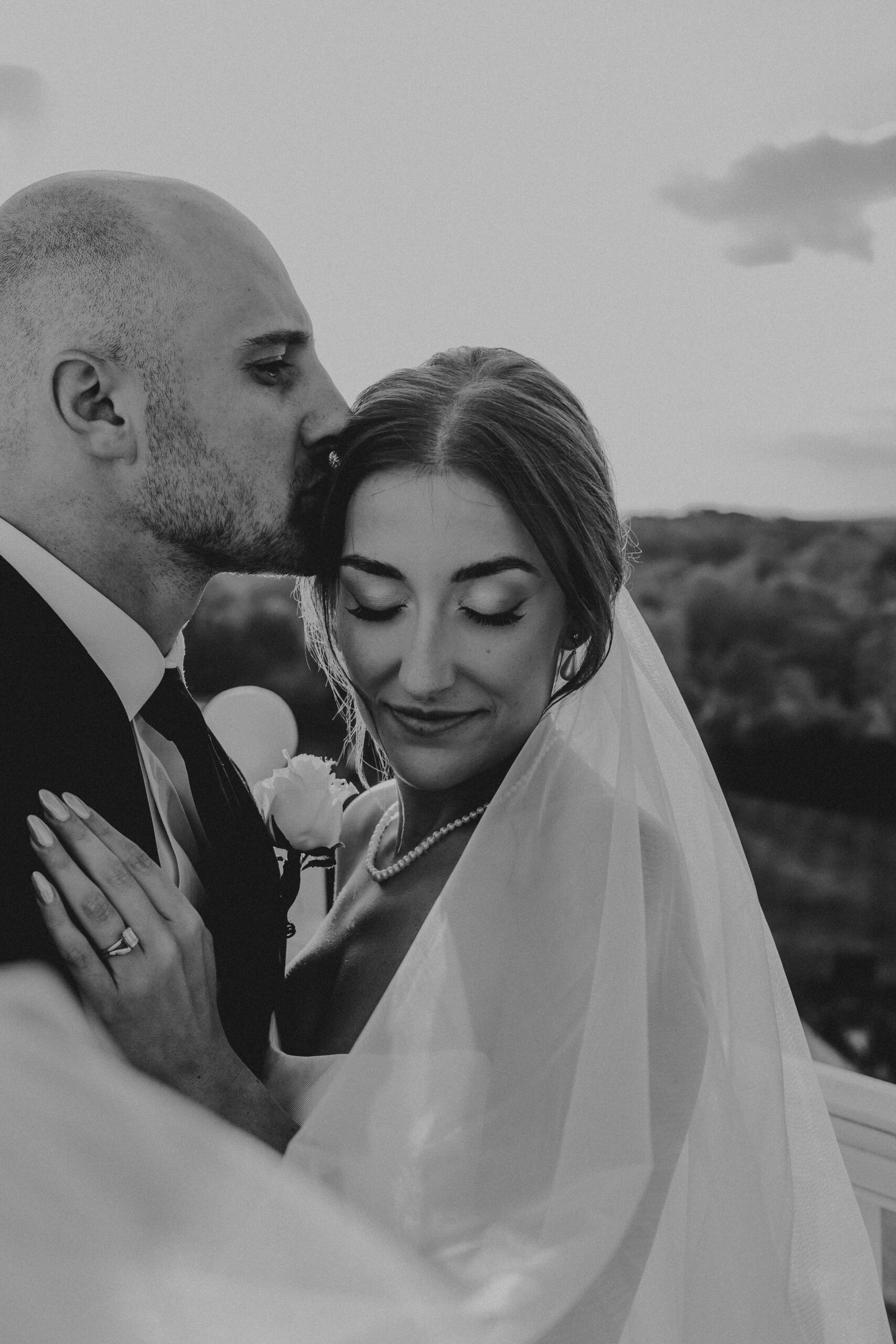 Why Brides Choose Luxury Wedding Photography for a Stress-Free Wedding Day